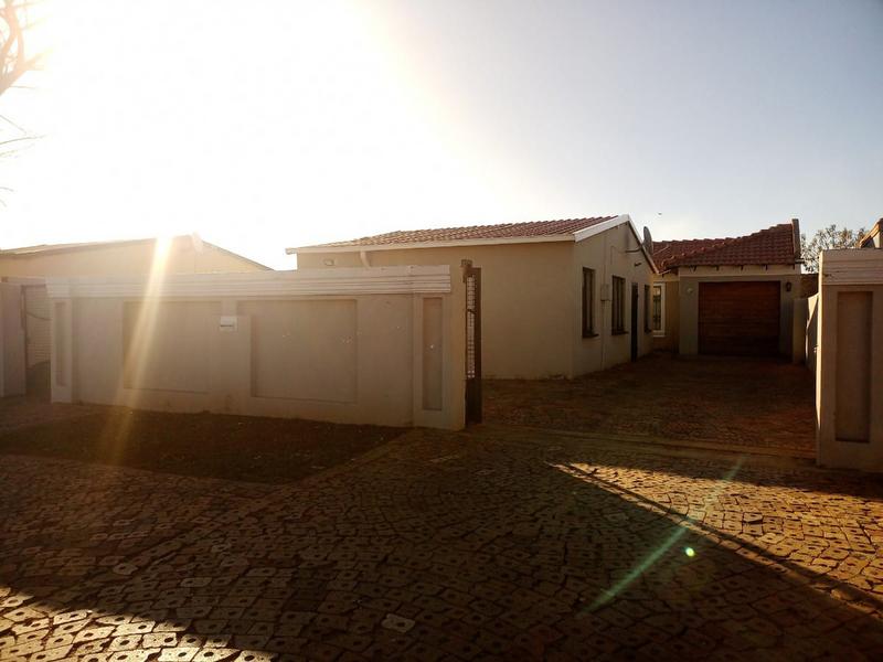 4 Bedroom Property for Sale in Protea Glen Gauteng