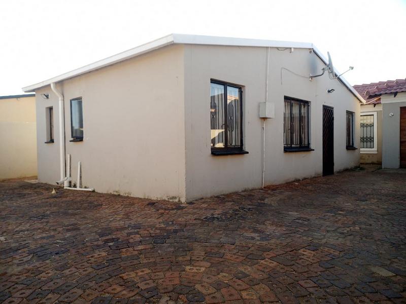 4 Bedroom Property for Sale in Protea Glen Gauteng