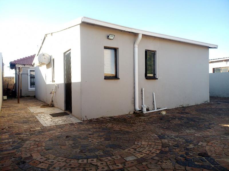 4 Bedroom Property for Sale in Protea Glen Gauteng