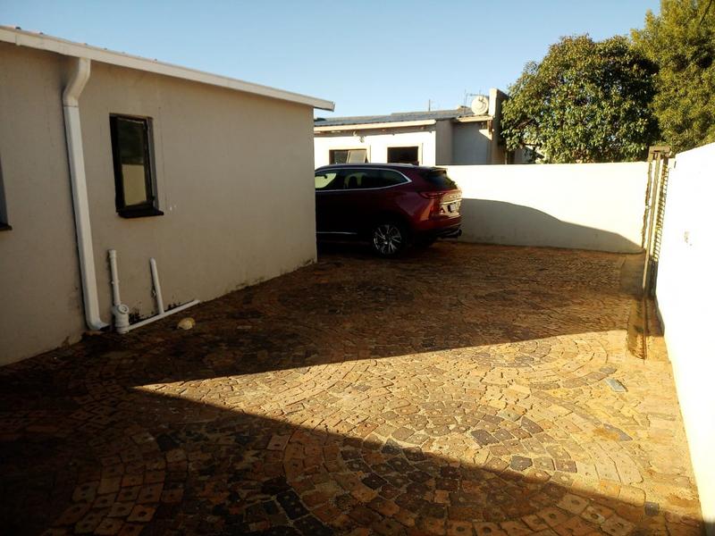 4 Bedroom Property for Sale in Protea Glen Gauteng