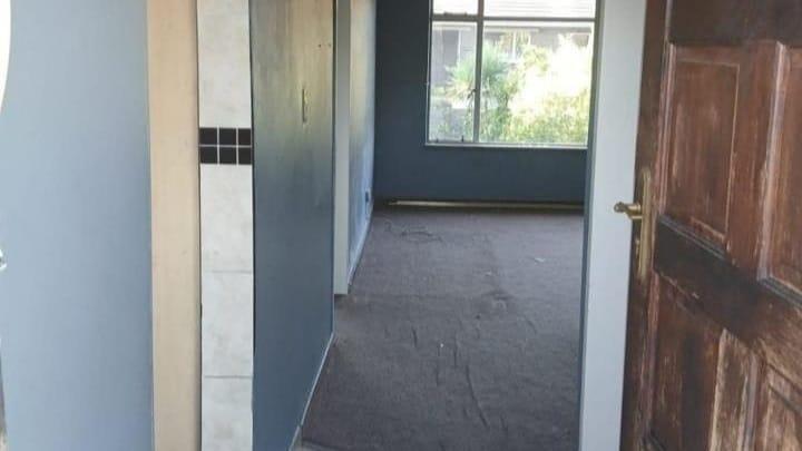 1 Bedroom Property for Sale in Lyndhurst Gauteng