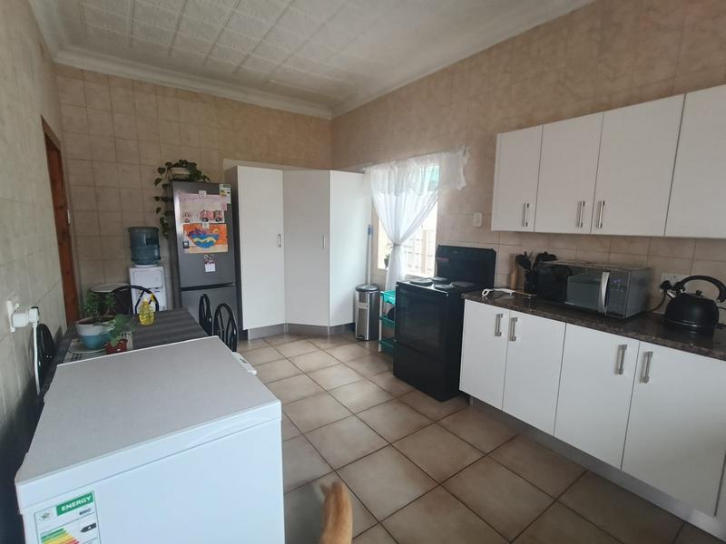 To Let 3 Bedroom Property for Rent in Strubenvale Gauteng