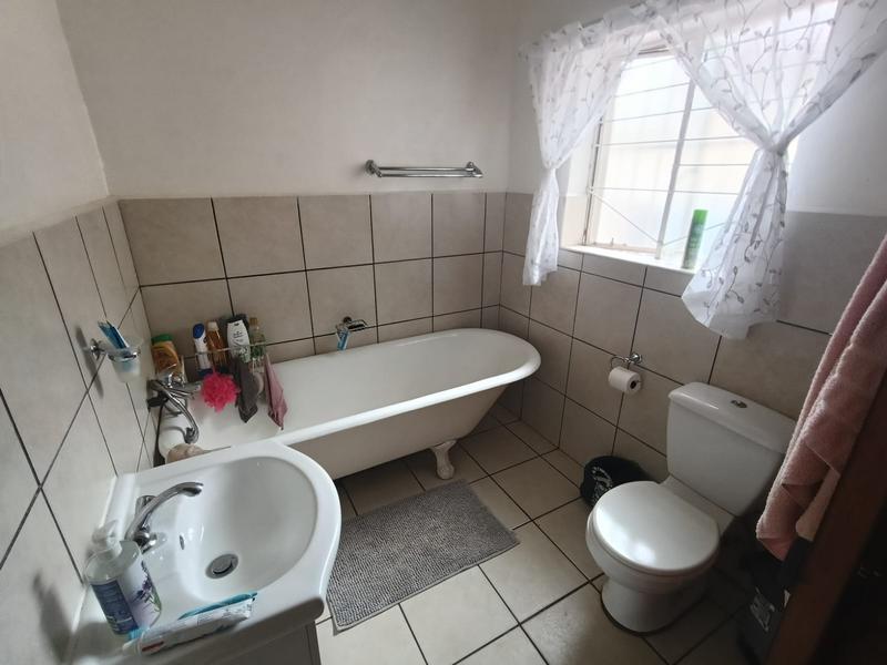 To Let 3 Bedroom Property for Rent in Strubenvale Gauteng