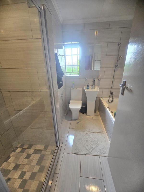 To Let 2 Bedroom Property for Rent in Eldoraigne Gauteng