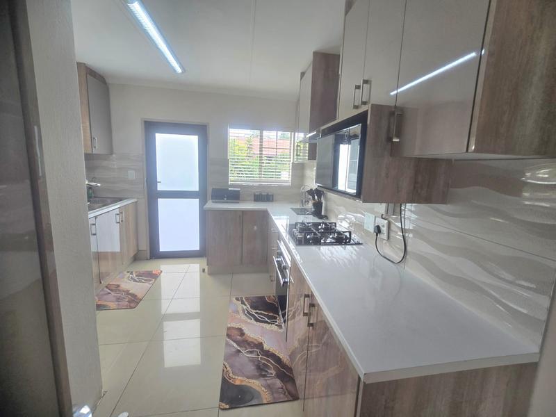 To Let 2 Bedroom Property for Rent in Eldoraigne Gauteng