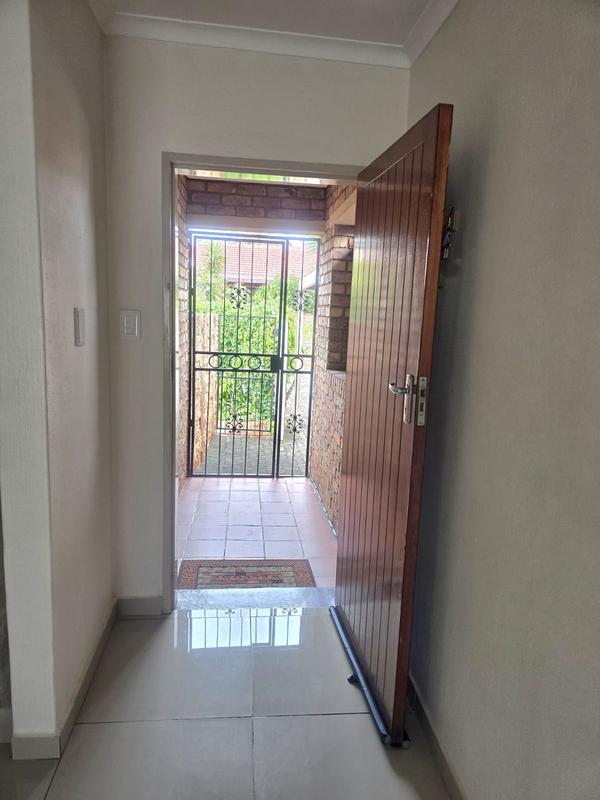 To Let 2 Bedroom Property for Rent in Eldoraigne Gauteng