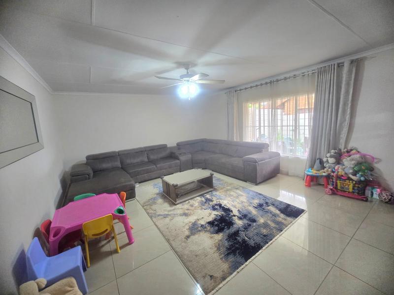 To Let 2 Bedroom Property for Rent in Eldoraigne Gauteng