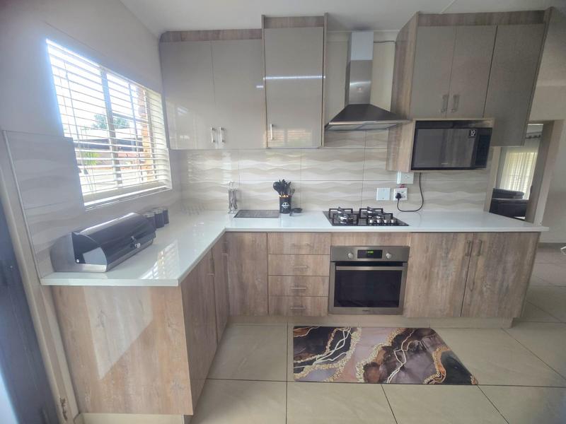 To Let 2 Bedroom Property for Rent in Eldoraigne Gauteng