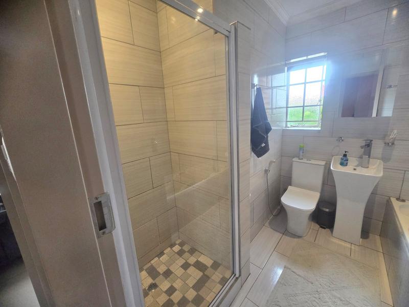 To Let 2 Bedroom Property for Rent in Eldoraigne Gauteng