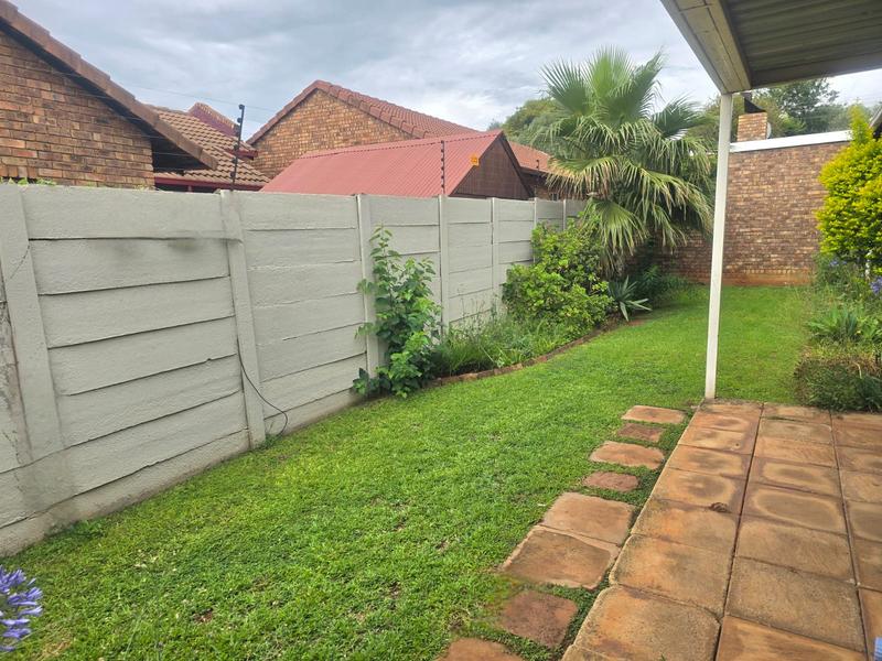 To Let 2 Bedroom Property for Rent in Eldoraigne Gauteng