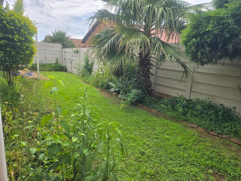 To Let 2 Bedroom Property for Rent in Eldoraigne Gauteng