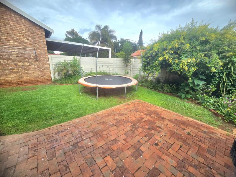 To Let 2 Bedroom Property for Rent in Eldoraigne Gauteng