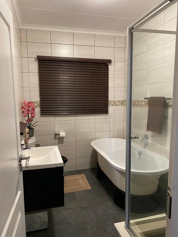 To Let 2 Bedroom Property for Rent in Noordwyk Gauteng