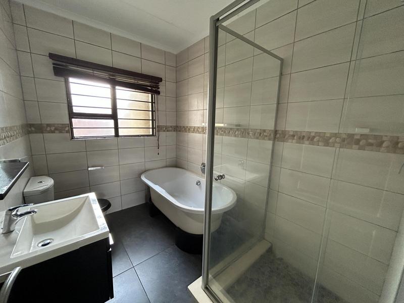 To Let 2 Bedroom Property for Rent in Noordwyk Gauteng