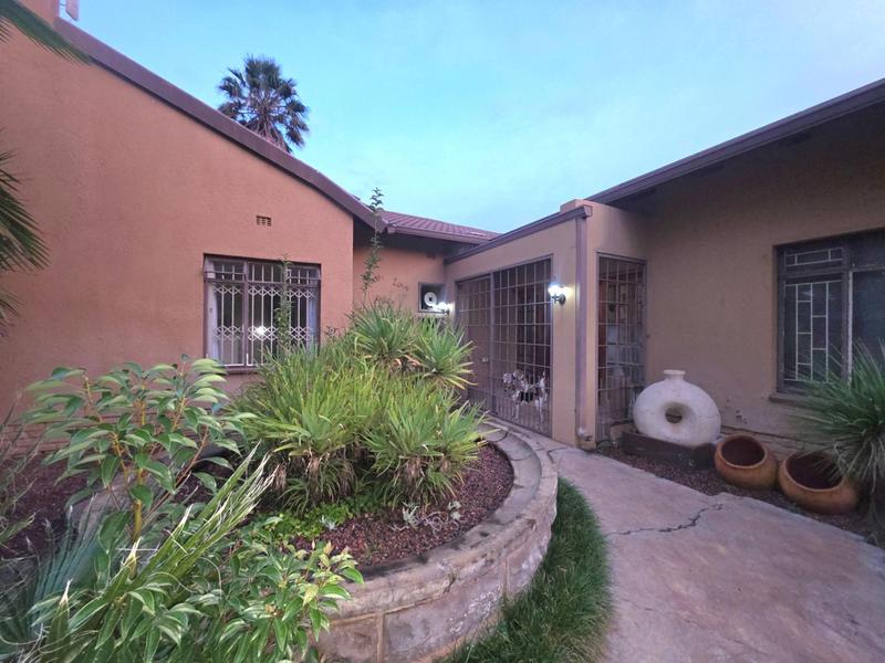 4 Bedroom Property for Sale in Golf Park Gauteng