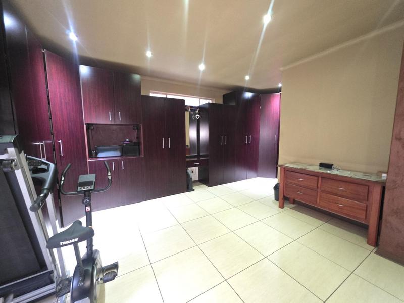 4 Bedroom Property for Sale in Golf Park Gauteng