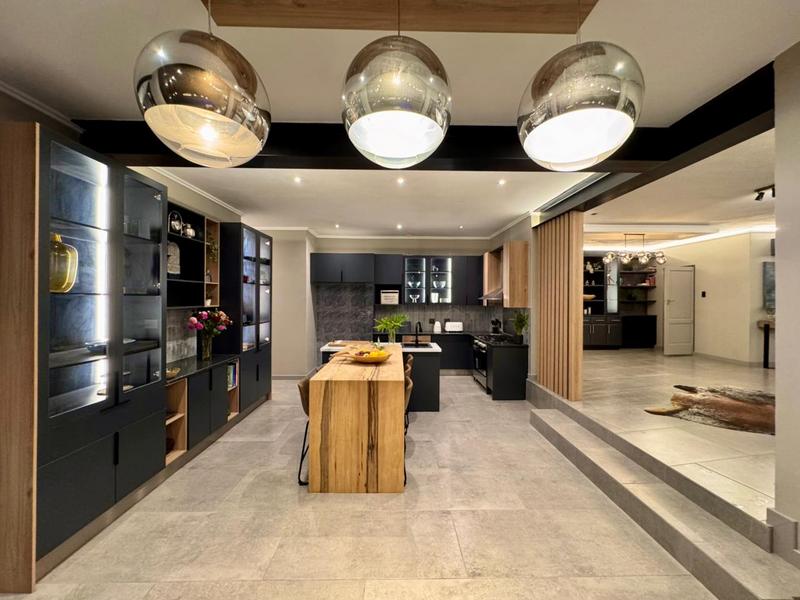 6 Bedroom Property for Sale in Midstream Estate Gauteng