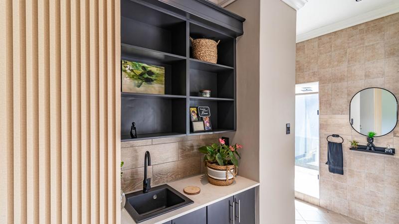 6 Bedroom Property for Sale in Midstream Estate Gauteng