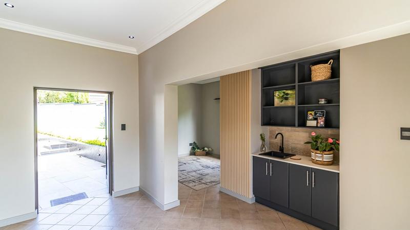 6 Bedroom Property for Sale in Midstream Estate Gauteng