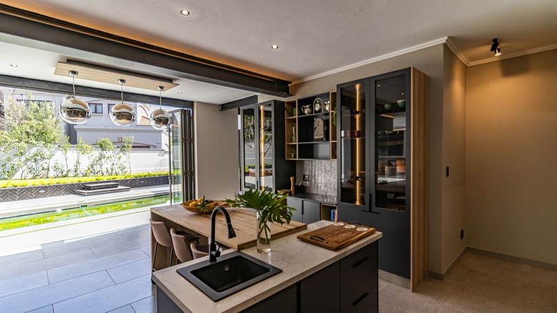 6 Bedroom Property for Sale in Midstream Estate Gauteng