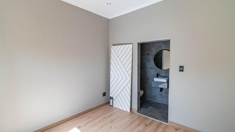 6 Bedroom Property for Sale in Midstream Estate Gauteng