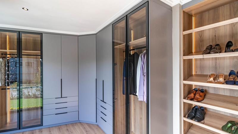 6 Bedroom Property for Sale in Midstream Estate Gauteng