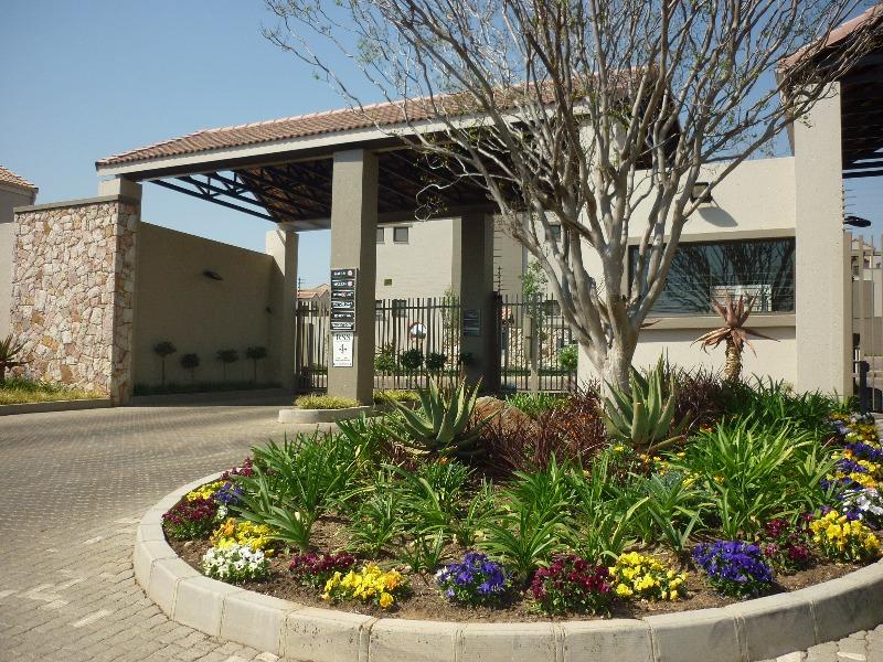 To Let 1 Bedroom Property for Rent in Douglasdale Gauteng