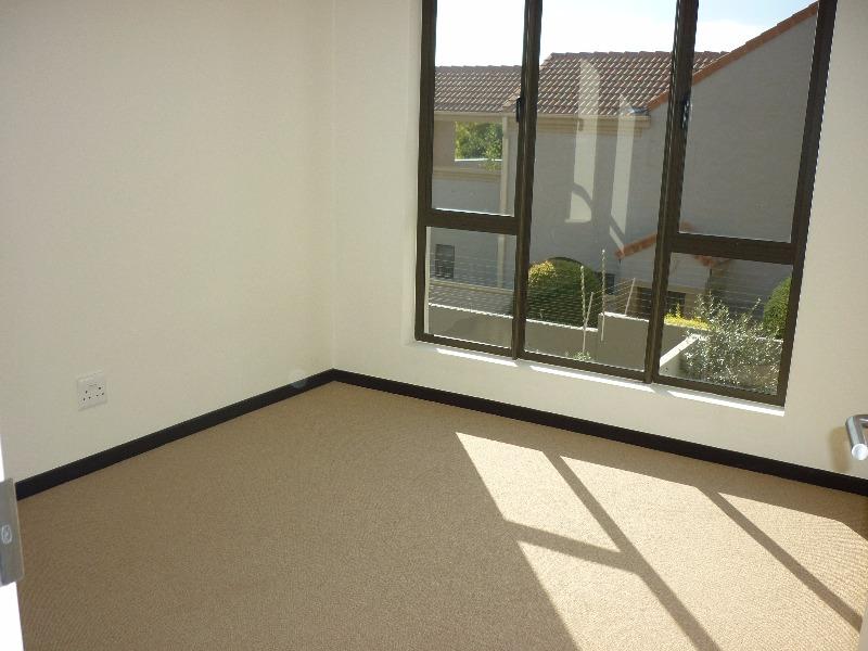 To Let 1 Bedroom Property for Rent in Douglasdale Gauteng