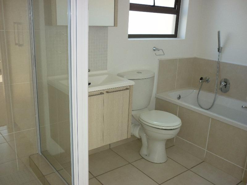 To Let 1 Bedroom Property for Rent in Douglasdale Gauteng