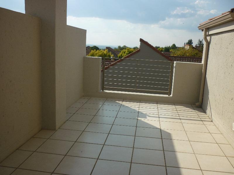 To Let 1 Bedroom Property for Rent in Douglasdale Gauteng