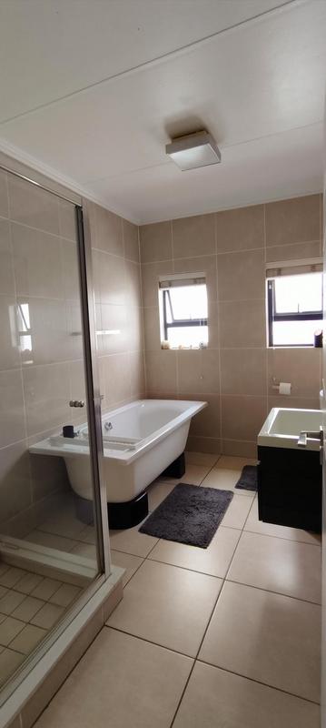 To Let 2 Bedroom Property for Rent in Greenstone Hill Gauteng