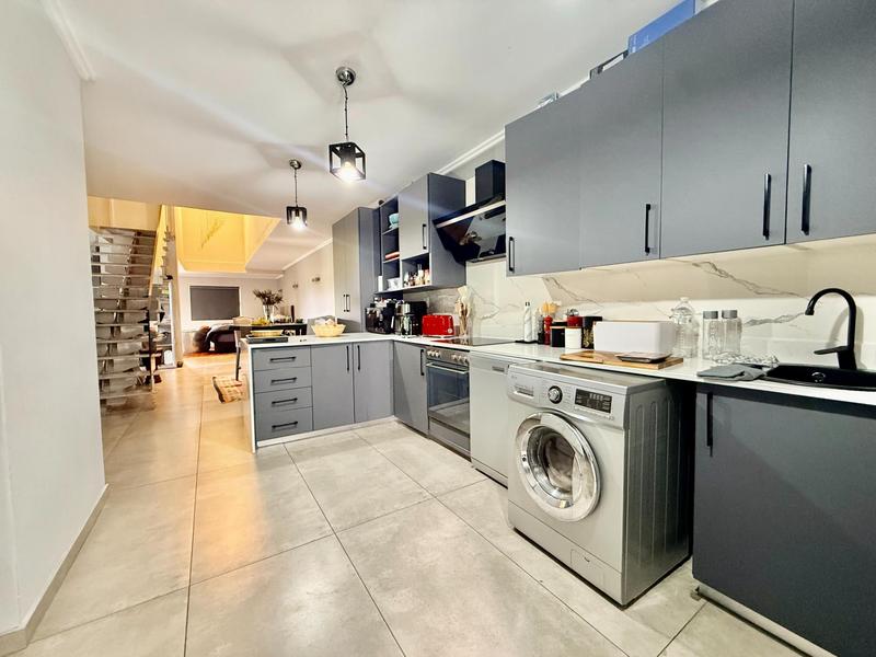 To Let 2 Bedroom Property for Rent in Hurlingham Gauteng