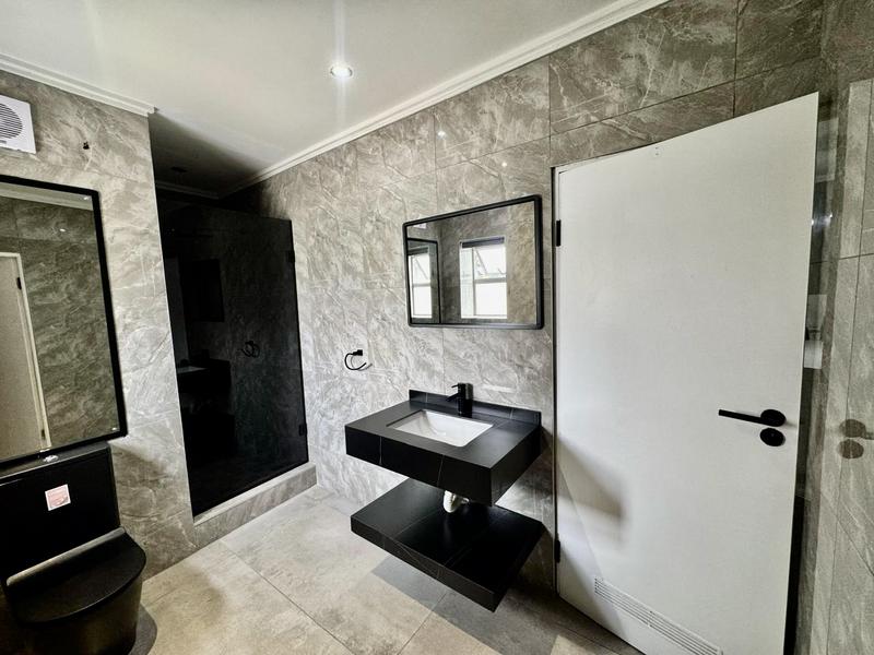 To Let 2 Bedroom Property for Rent in Hurlingham Gauteng