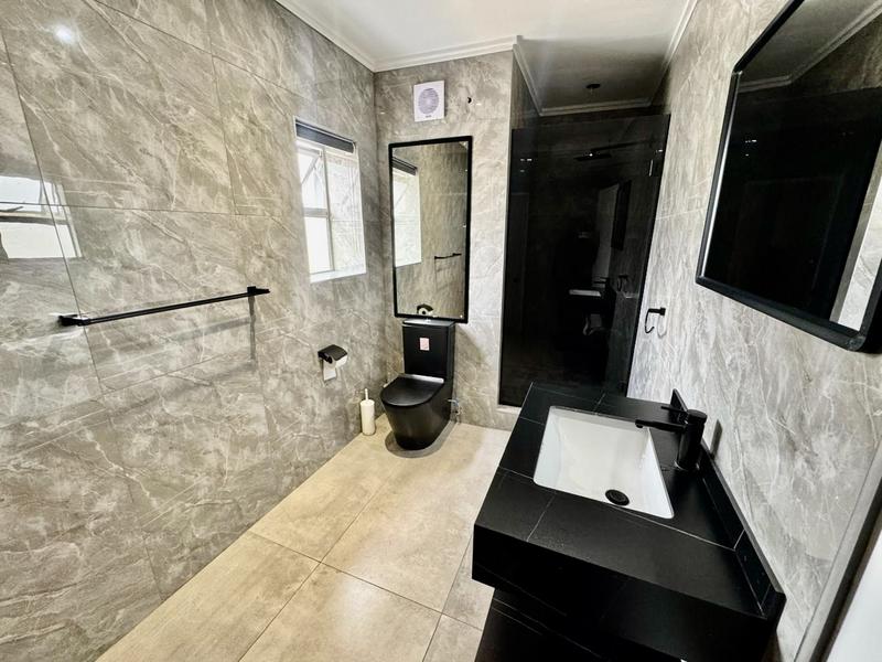 To Let 2 Bedroom Property for Rent in Hurlingham Gauteng