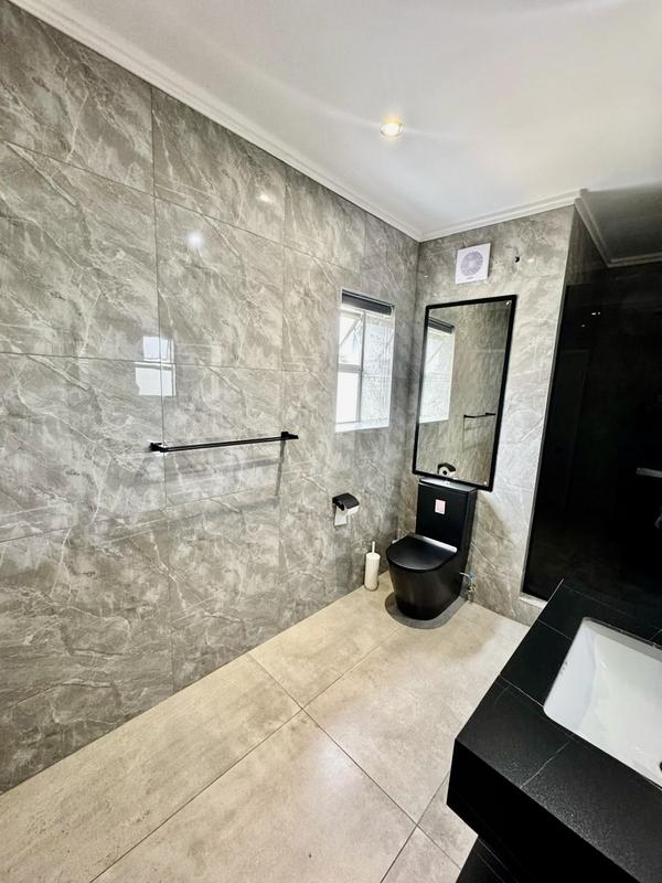 To Let 2 Bedroom Property for Rent in Hurlingham Gauteng