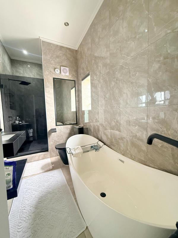 To Let 2 Bedroom Property for Rent in Hurlingham Gauteng