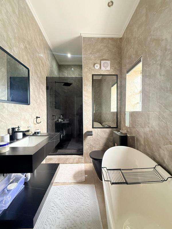 To Let 2 Bedroom Property for Rent in Hurlingham Gauteng