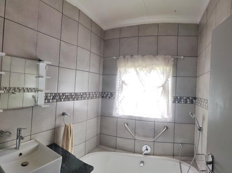 3 Bedroom Property for Sale in Daggafontein Gauteng