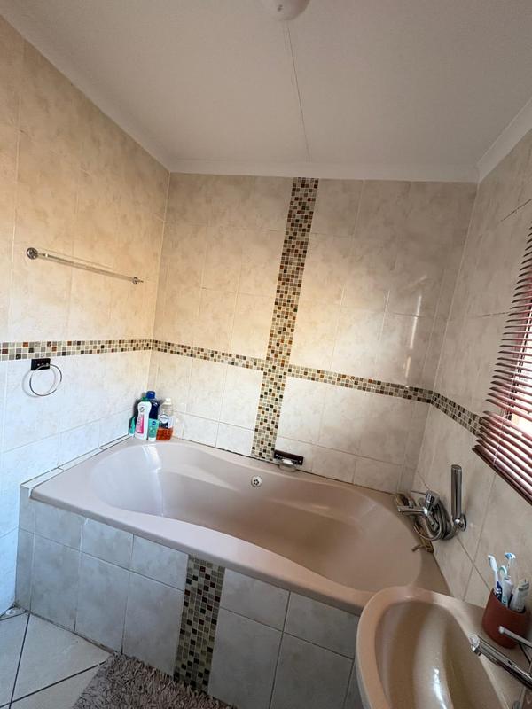 3 Bedroom Property for Sale in Crystal Park Gauteng