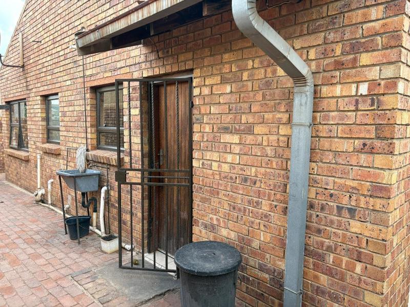 3 Bedroom Property for Sale in Crystal Park Gauteng