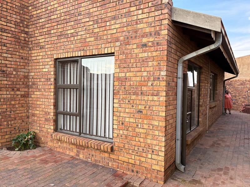 3 Bedroom Property for Sale in Crystal Park Gauteng
