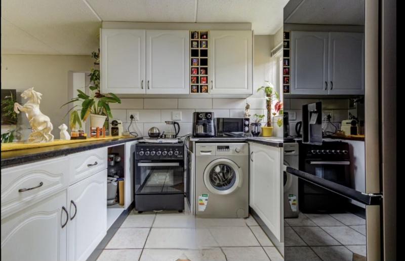 2 Bedroom Property for Sale in Glen Marais Gauteng