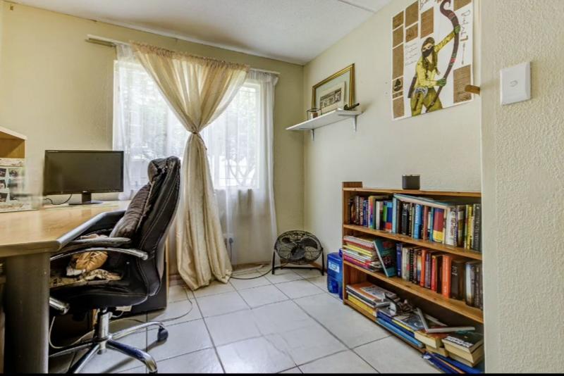 2 Bedroom Property for Sale in Glen Marais Gauteng