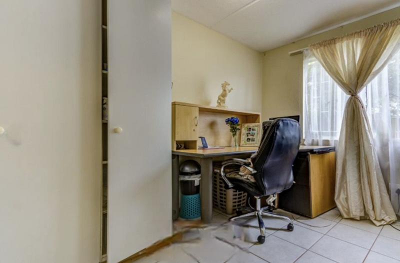 2 Bedroom Property for Sale in Glen Marais Gauteng