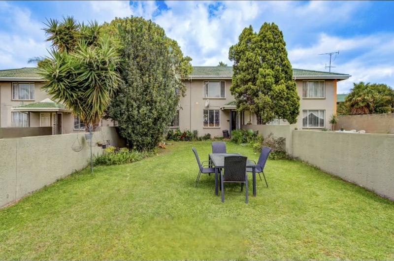 2 Bedroom Property for Sale in Glen Marais Gauteng