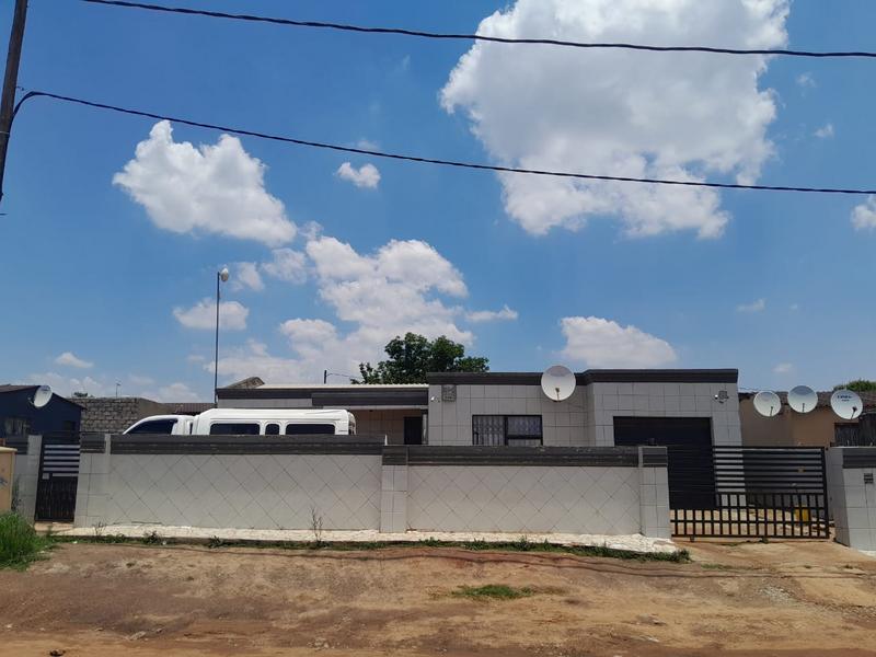 4 Bedroom Property for Sale in Tsakane Gauteng