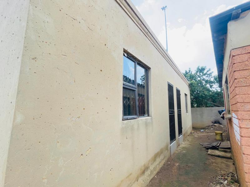 5 Bedroom Property for Sale in Tsakane Gauteng