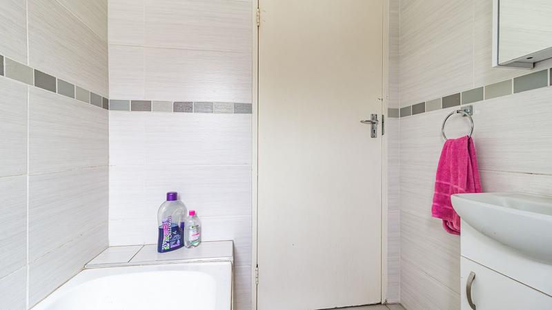 To Let 2 Bedroom Property for Rent in Eden Glen Gauteng