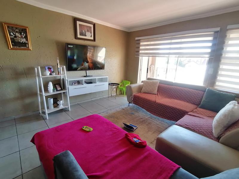 To Let 2 Bedroom Property for Rent in Sonneveld Gauteng