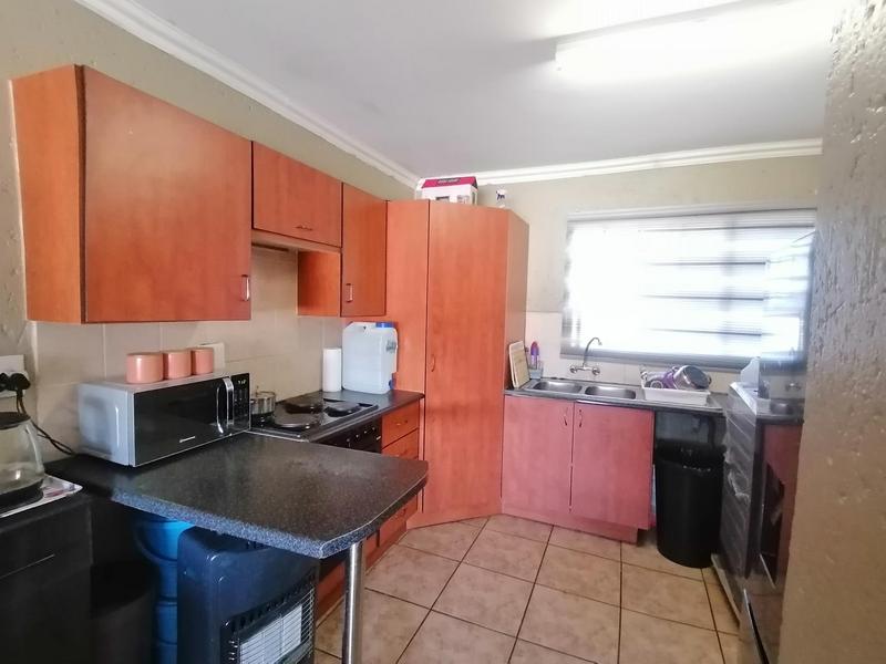 To Let 2 Bedroom Property for Rent in Sonneveld Gauteng